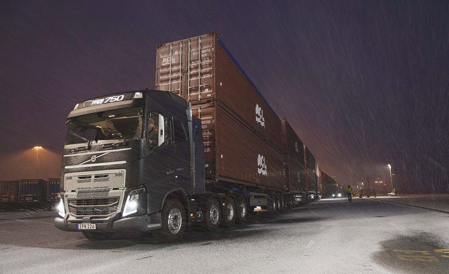 Volvo_Trucks_vs_750_Tonnes_3_lowres